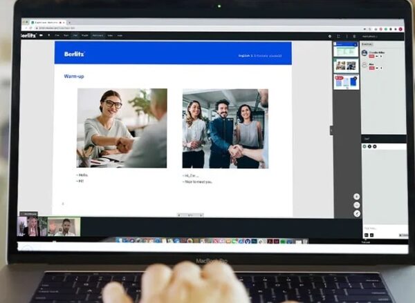 Berlitz Live Onlineの専用のレッスン画面：スムーズな教材表示や描画機能を有するホワイトボードが使える